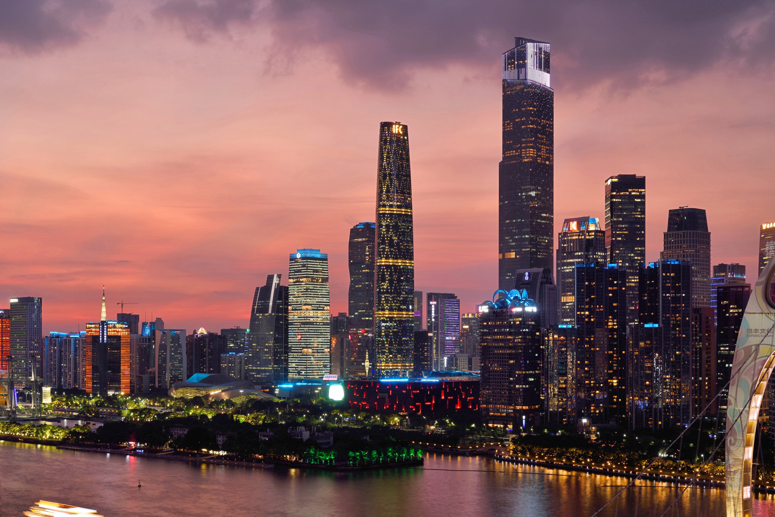Guangzhou in a Day: Yum Cha, Old Streets & Pearl River Night View