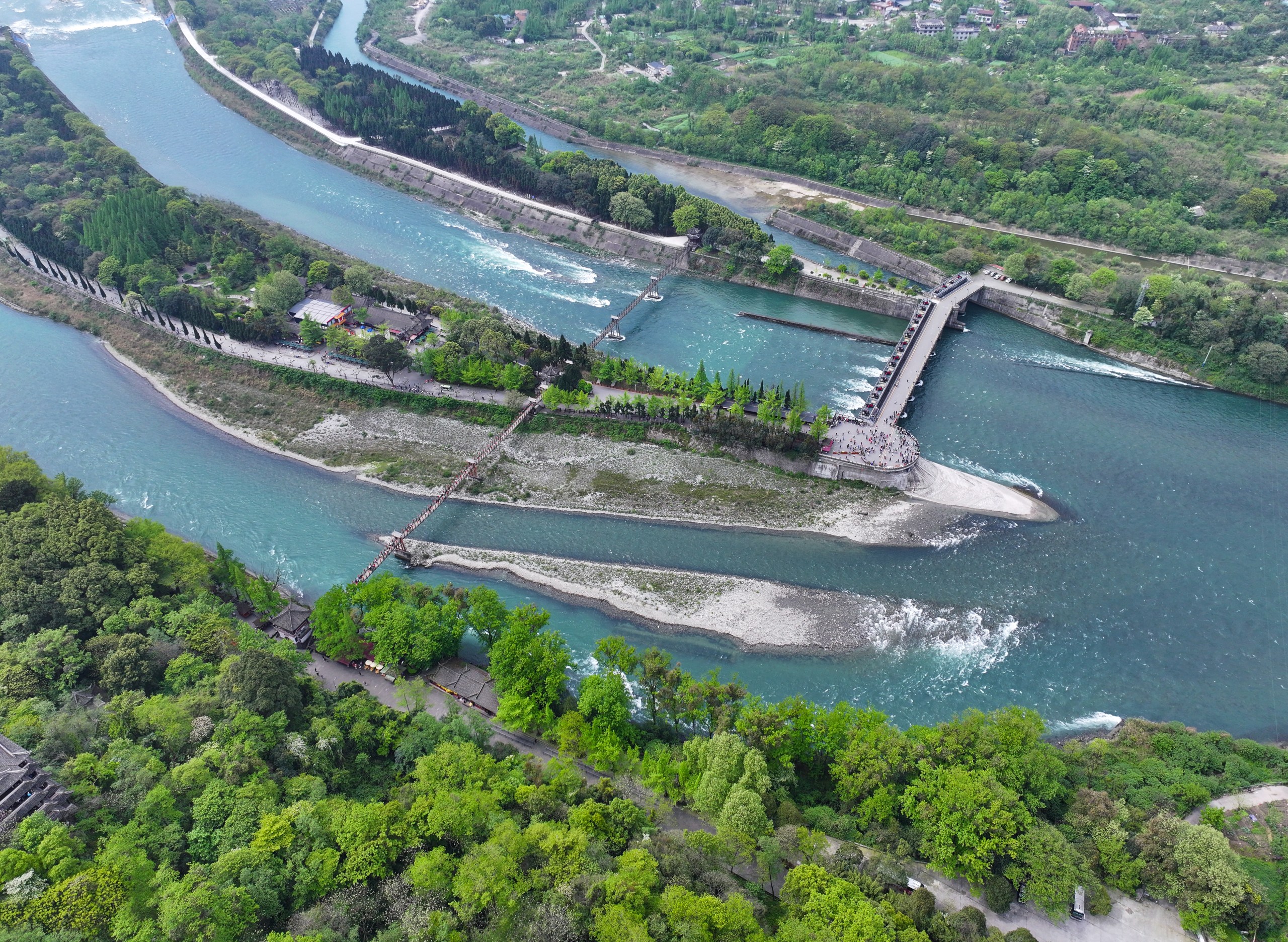 Dujiangyan Irrigation System — China’s Iconic Cities and the Pulse of Local Life