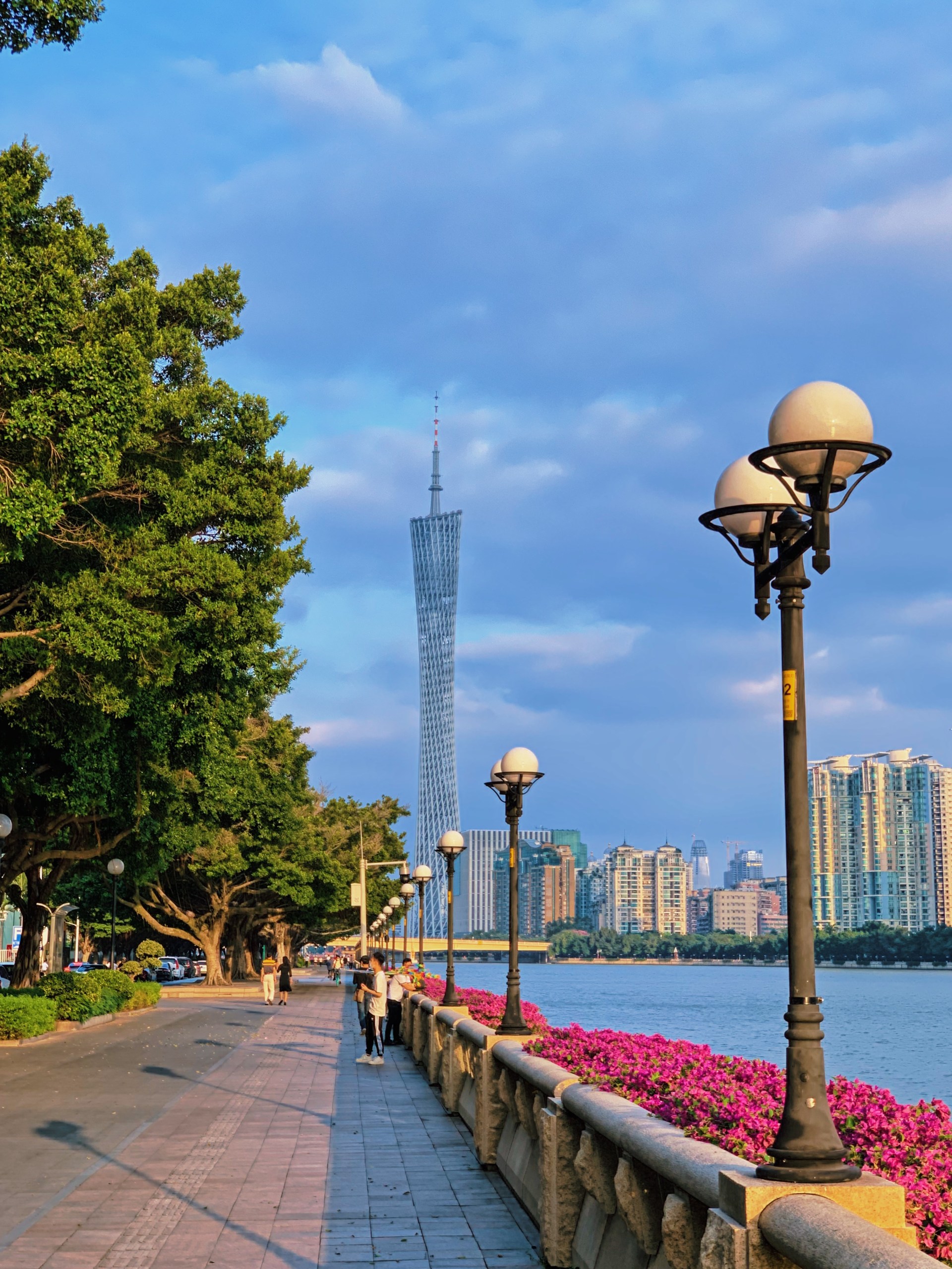 Pearl River — China’s Iconic Cities and the Pulse of Local Life
