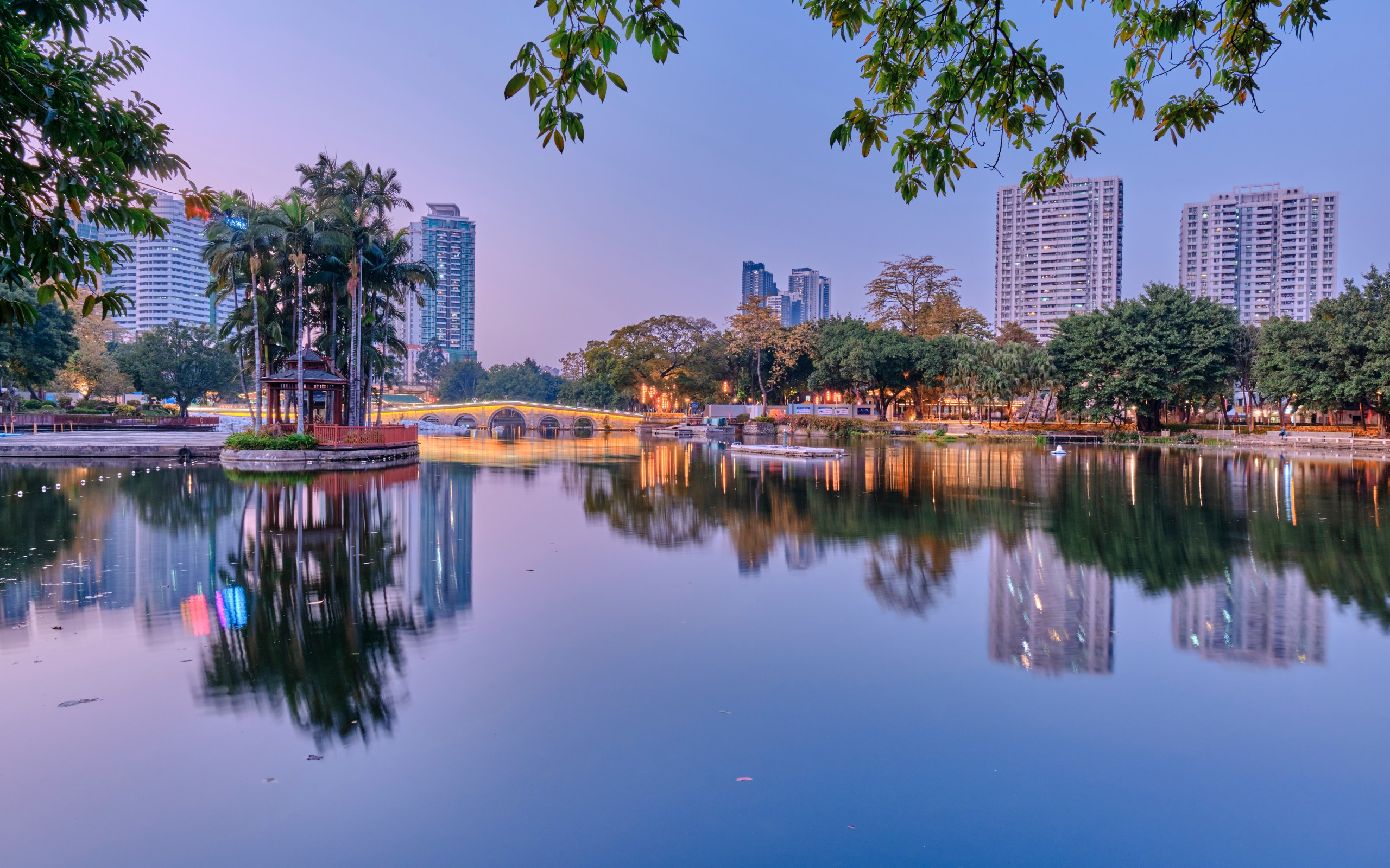 Liwan Lake Park — China’s Iconic Cities and the Pulse of Local Life