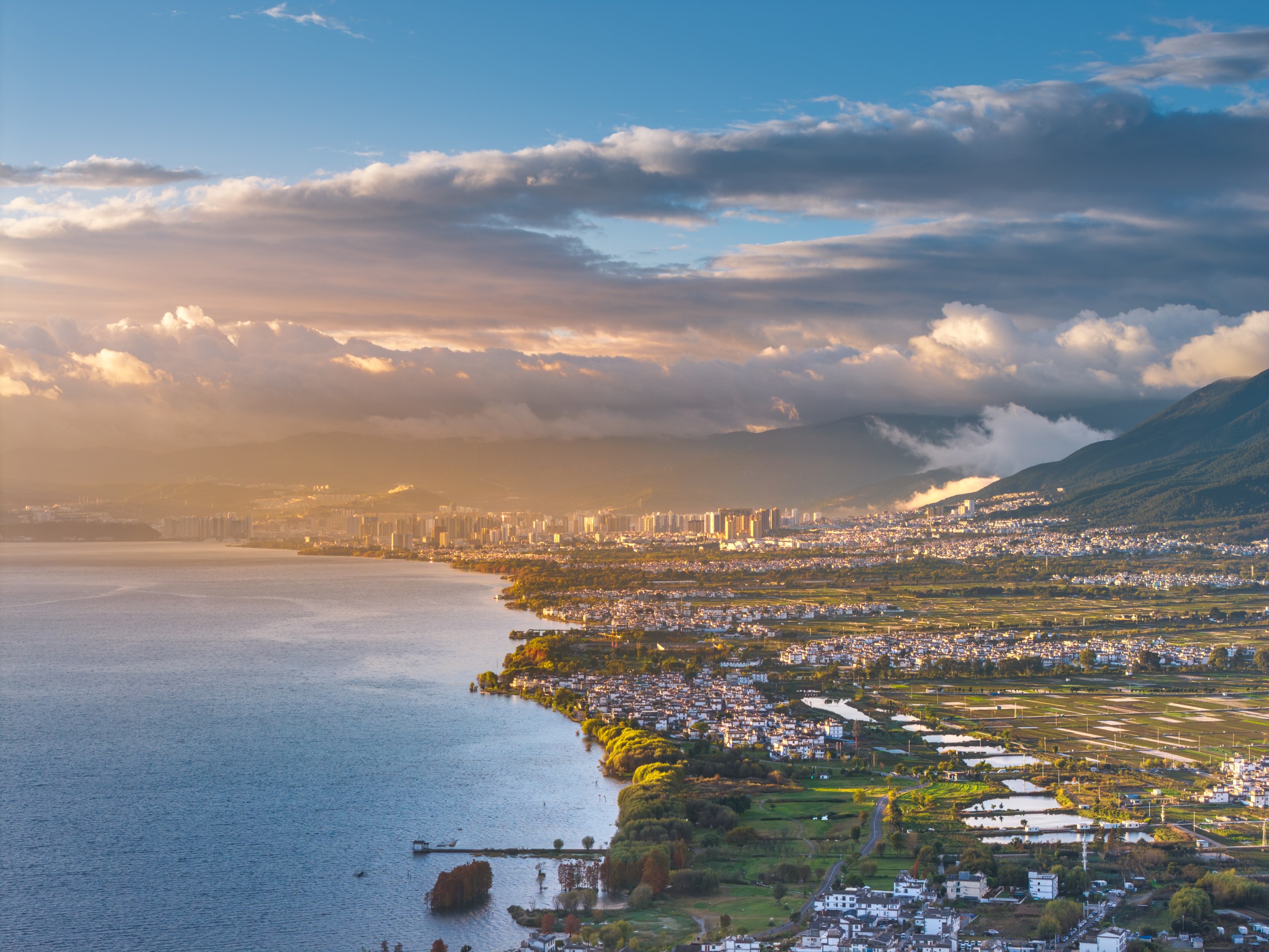 Erhai Lake 2 — Charms of Yunnan: Mountain Escapes & Ethnic Cultures